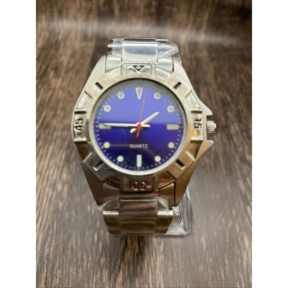 Vintage Men’s Watch With New Band Blue Dial Working - Picture 1 of 8